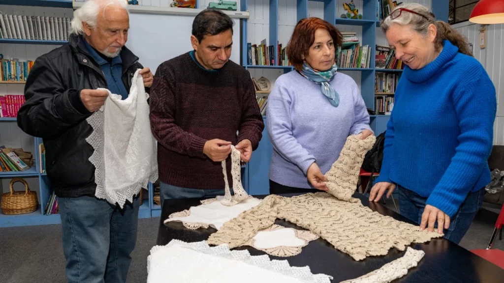 Con un conversatorio con cultoras de crochet de Putaendo dan inicio al proyecto Los Tejidos Nos Hablan