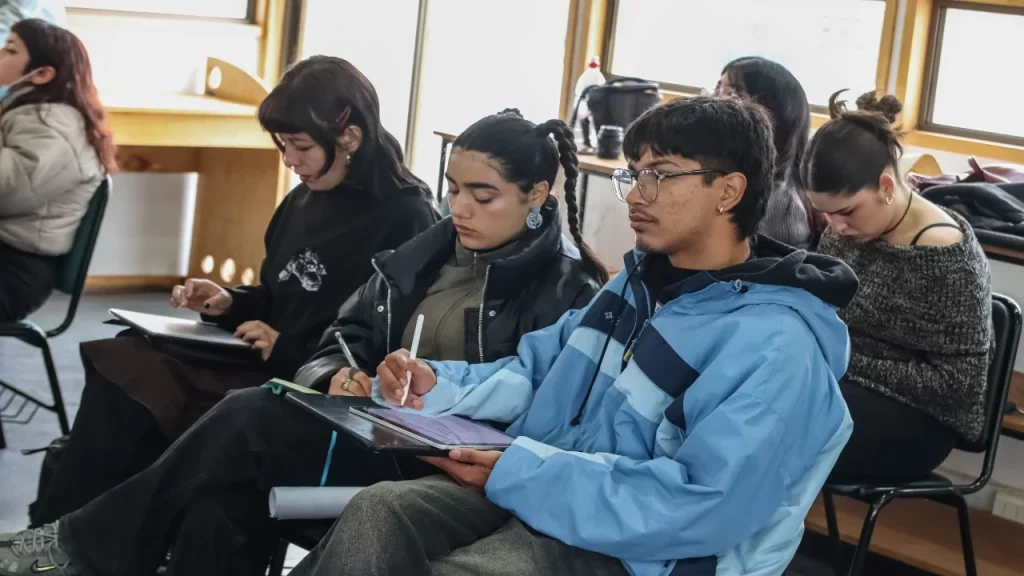 Diploma de Postítulo en Dirección de Arte UV dicta workshop sobre Vestuario y Maquillaje Narrativo